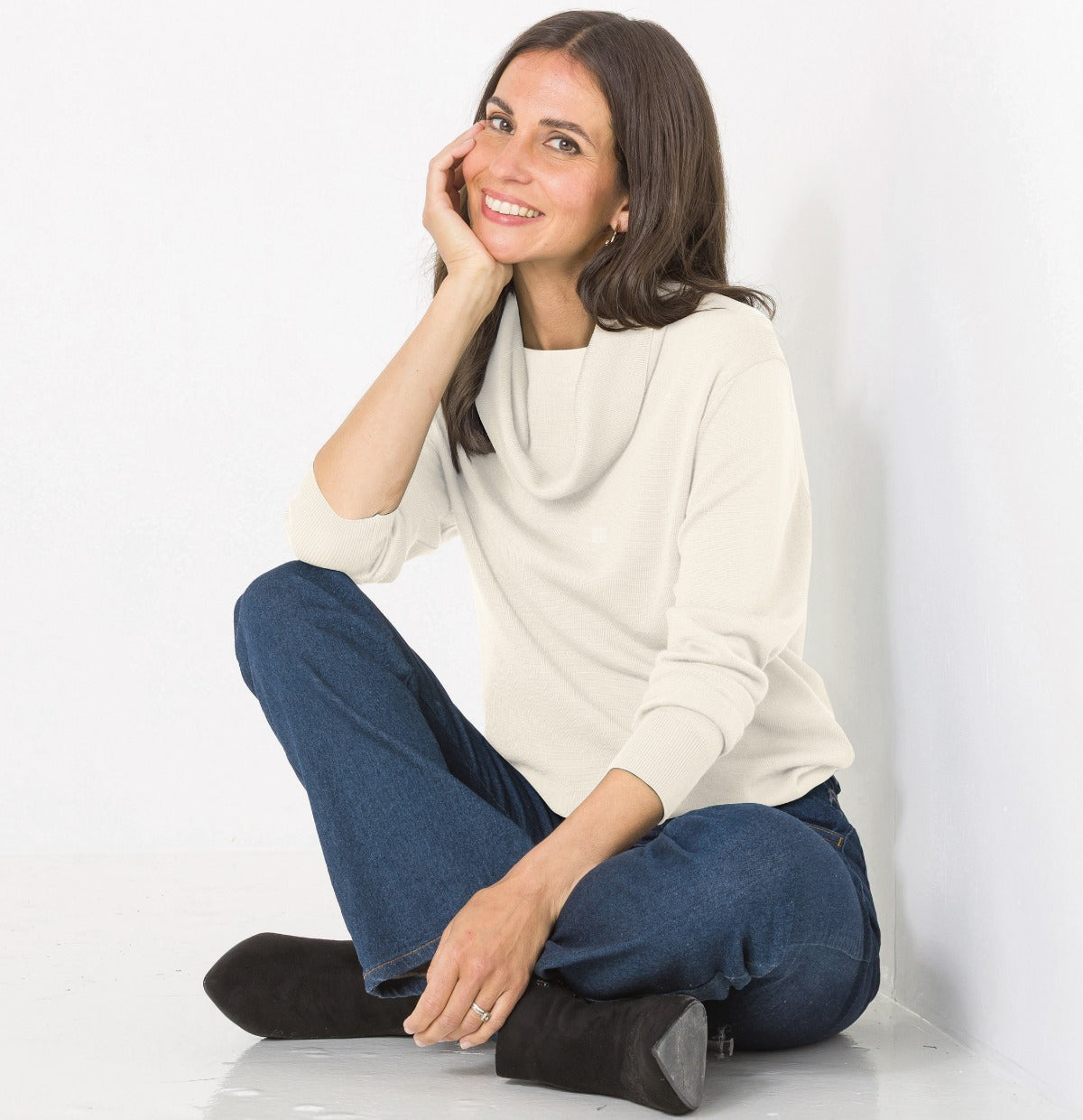 DISCOVER OUR LADIES CLOTHING CATALOGUE